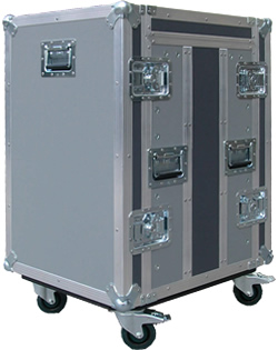 FOH Rack Flightcase mit Schockabsorbern für die eingebaute Elektronik